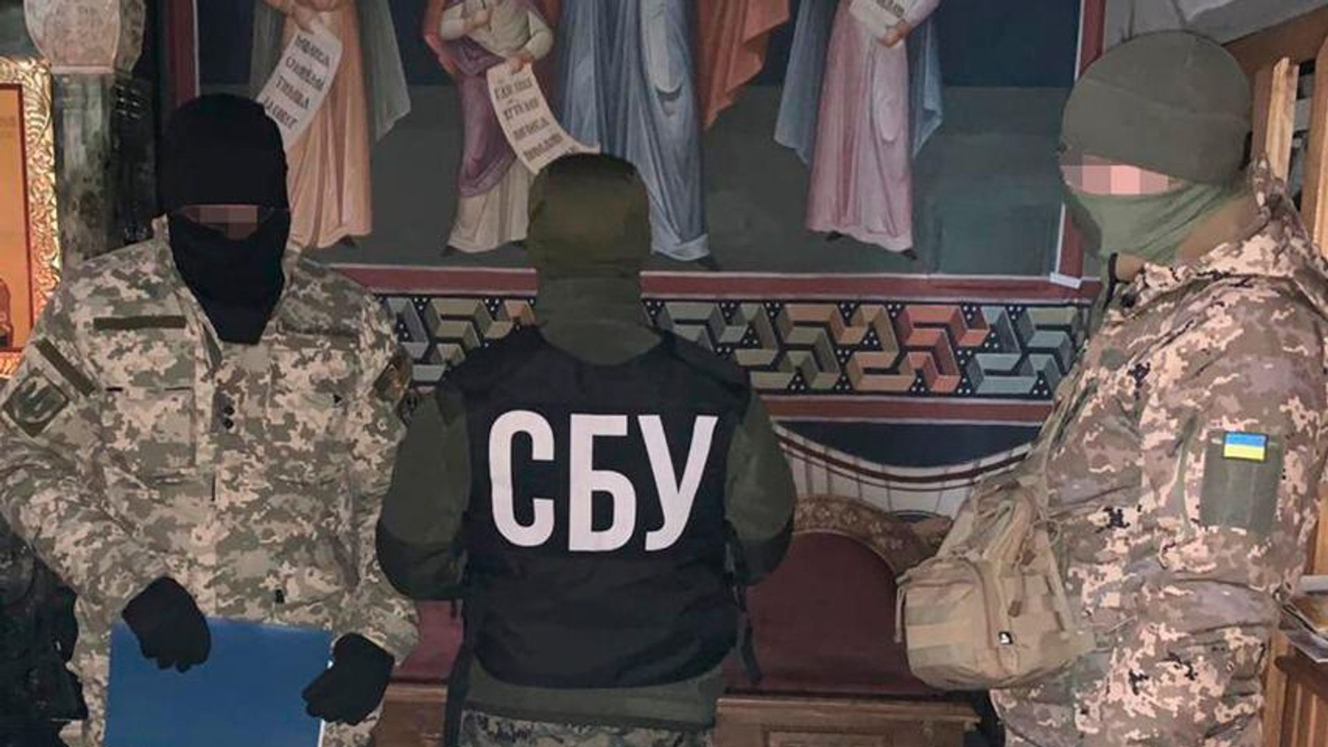 Сотрудники СБУ проводят обыск в монастыре Сотрудники СБУ проводят обыск в монастыре - РИА Новости, 1920, 02.12.2022