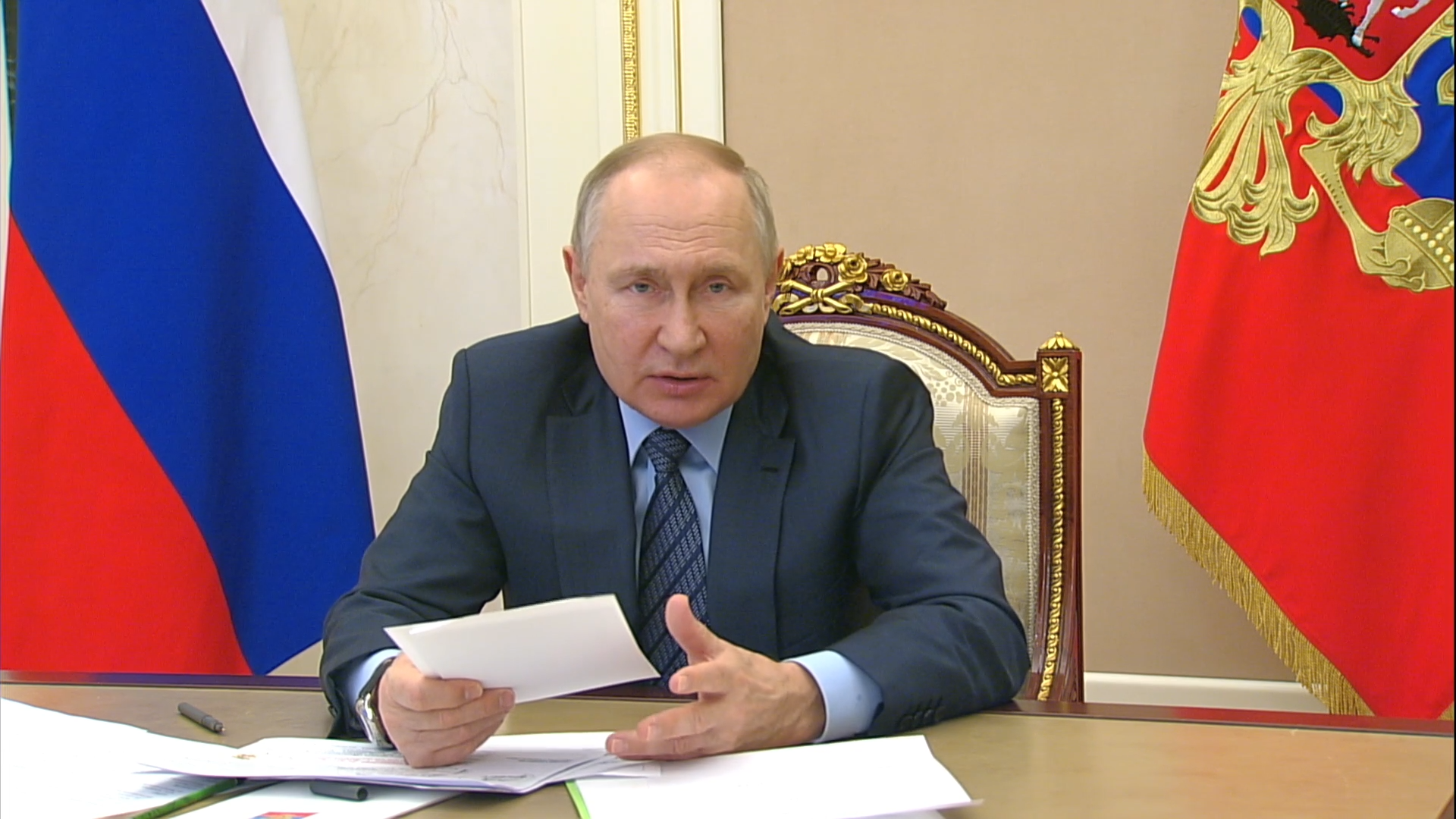 Путин: Наша приоритетная задача – выход на реальный рост доходов Путин: Наша приоритетная задача – выход на реальный рост доходов - РИА Новости, 1920, 30.11.2022