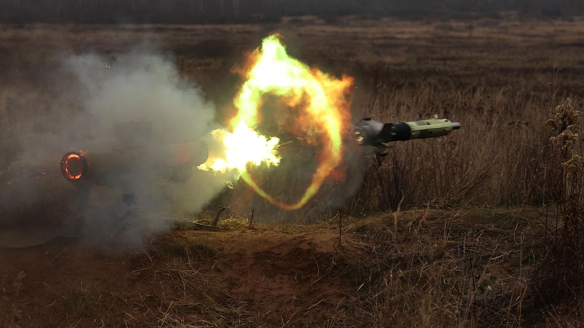 Военнослужащий проводит боевые стрельбы из ПТРК Фагот Военнослужащий проводит боевые стрельбы из ПТРК Фагот - РИА Новости, 1920, 13.06.2024