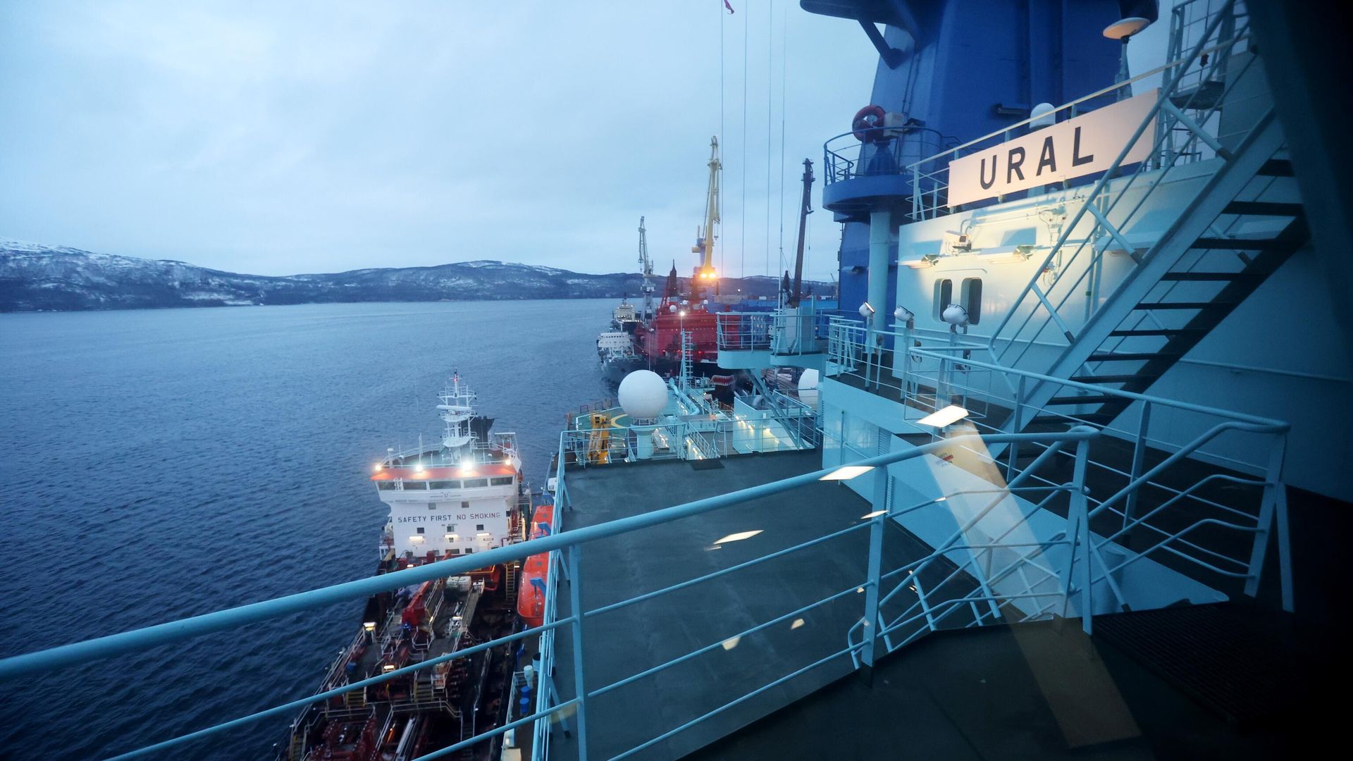 Вид с палубы атомного ледокола класса ЛК-60Я (проект 22220) Урал в порту Мурманска Вид с палубы атомного ледокола класса ЛК-60Я (проект 22220) Урал в порту Мурманска - РИА Новости, 1920, 18.12.2023