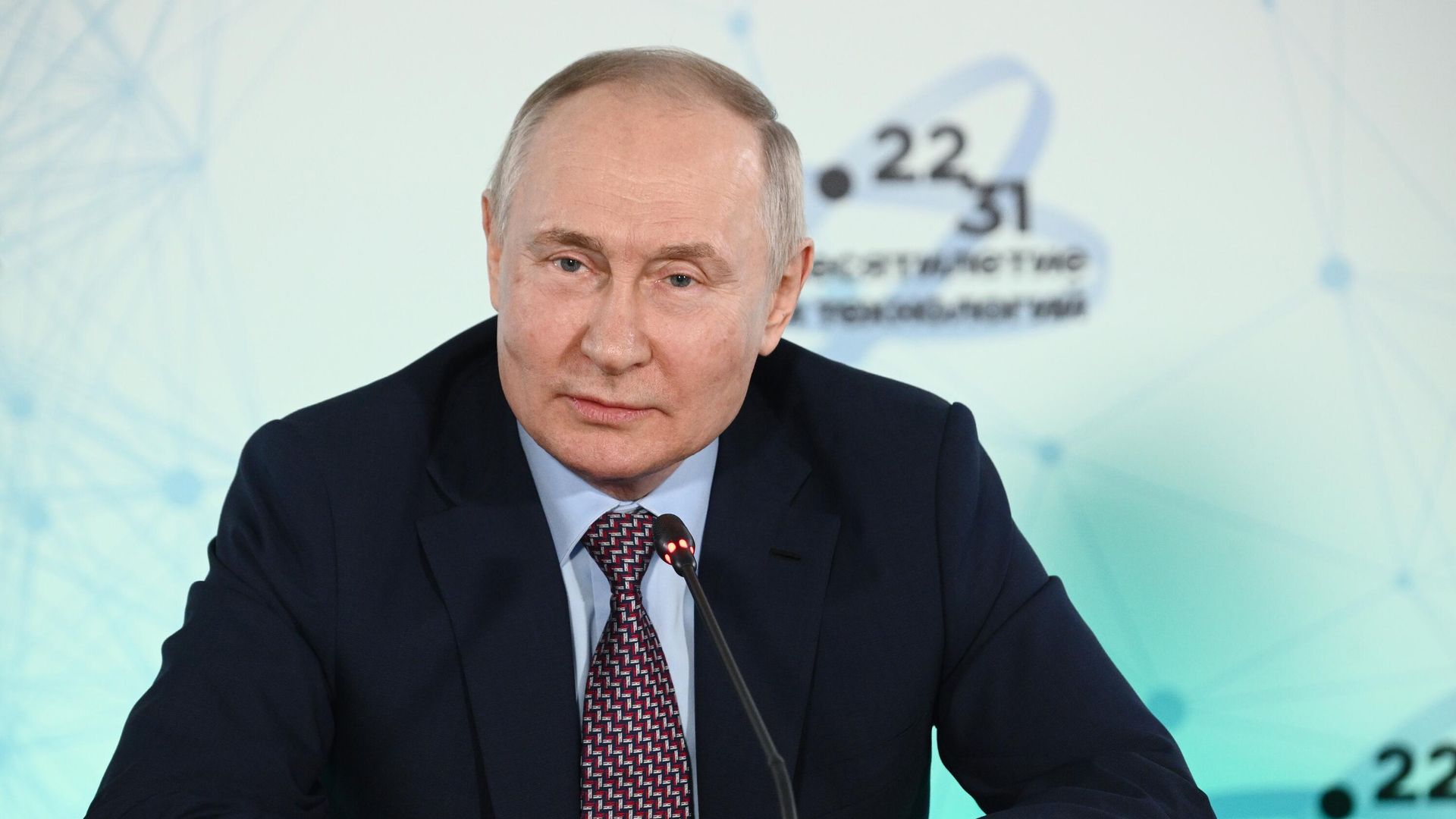 Президент РФ Владимир Путин на встрече с участниками II Конгресса молодых ученых в Парке науки и искусства Сириус Президент РФ Владимир Путин на встрече с участниками II Конгресса молодых ученых в Парке науки и искусства Сириус - РИА Новости, 1920, 01.12.2022