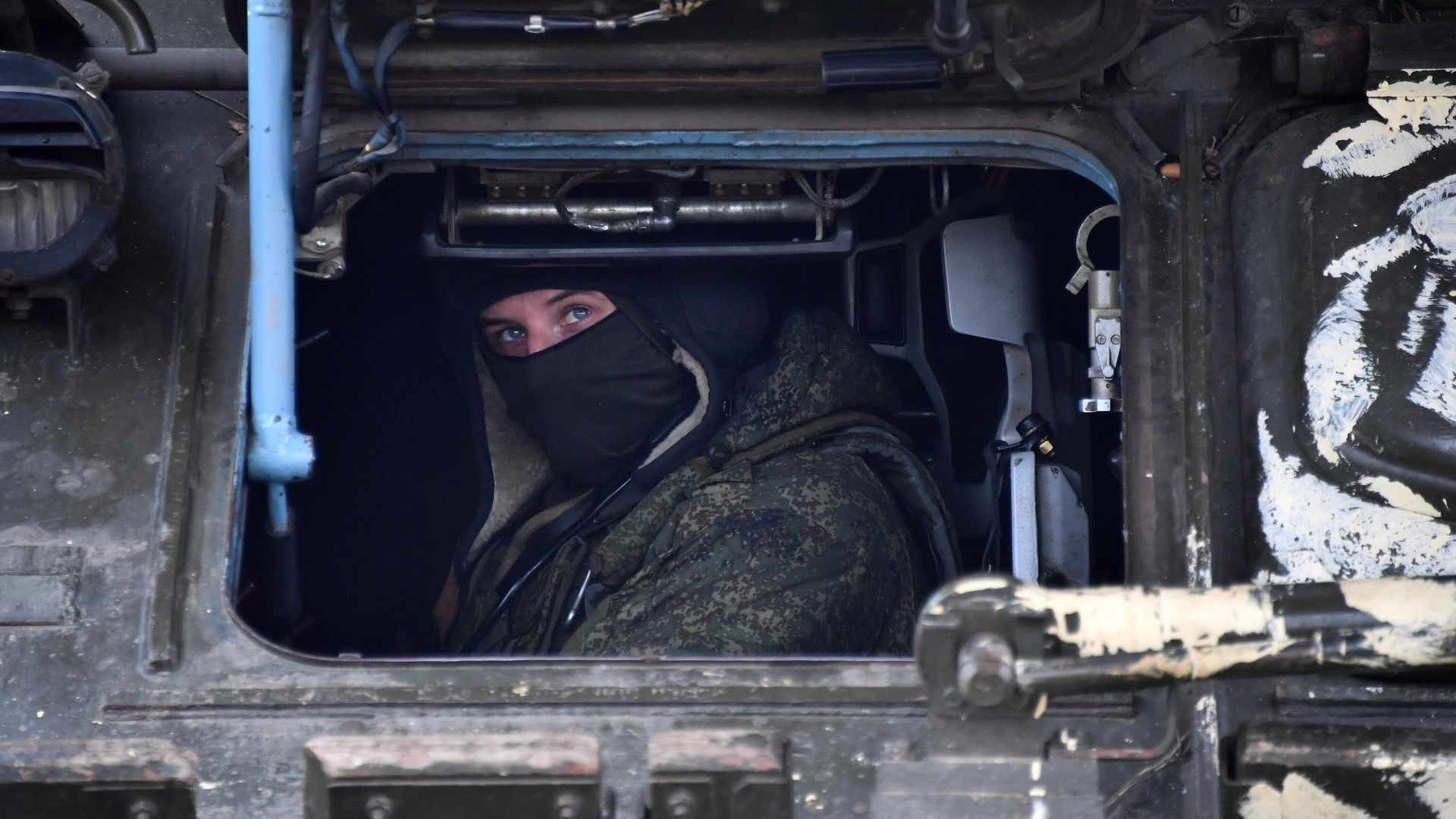Военнослужащий РФ в радиолокационной станции подсвета и наведения ракет сил противовоздушной обороны (ПВО) России - РИА Новости, 1920, 10.04.2023