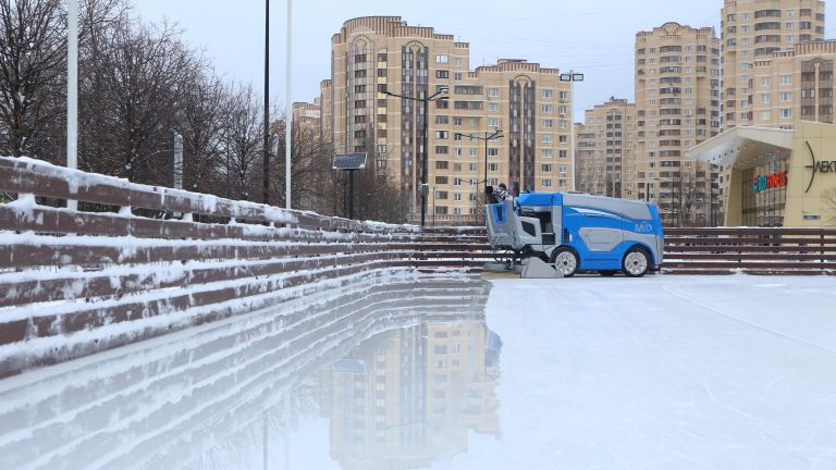 Работа ледозаливочного комбайна Работа ледозаливочного комбайна