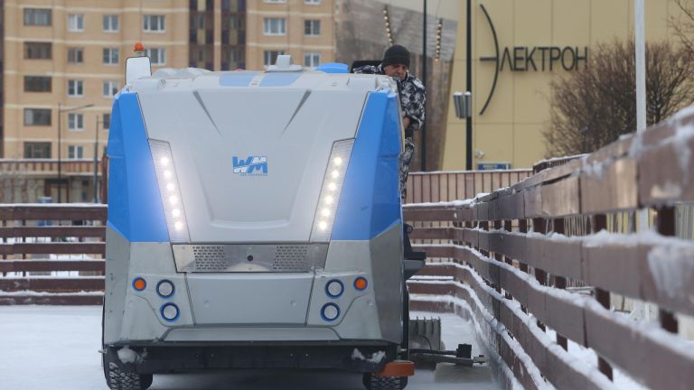 Работа ледозаливочного комбайна Работа ледозаливочного комбайна