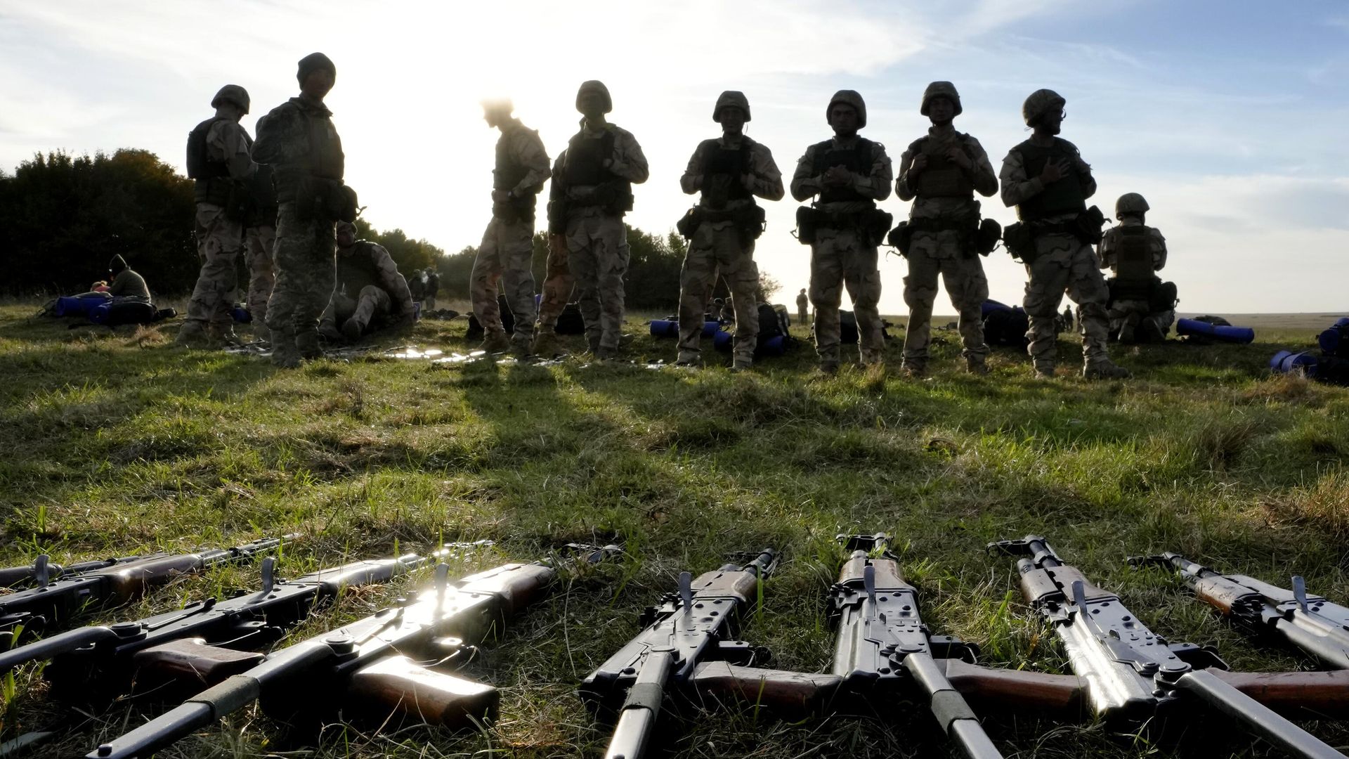 Украинские военные во время тренировки на военной базе Вооруженных сил Великобритании - РИА Новости, 1920, 06.12.2022