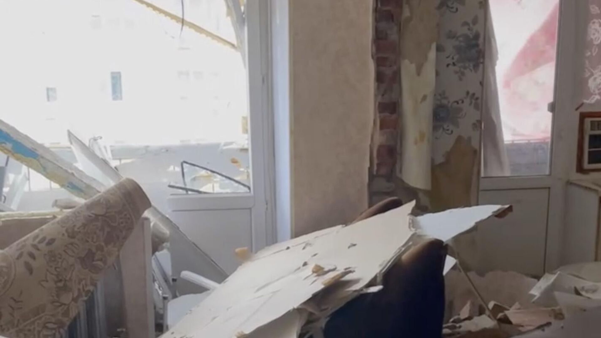 На месте взрыва газового оборудования в многоэтажном жилом доме в Камызякском районе Астраханской области. Кадр видео На месте взрыва газового оборудования в многоэтажном жилом доме в Камызякском районе Астраханской области. Кадр видео - РИА Новости, 1920, 03.12.2022