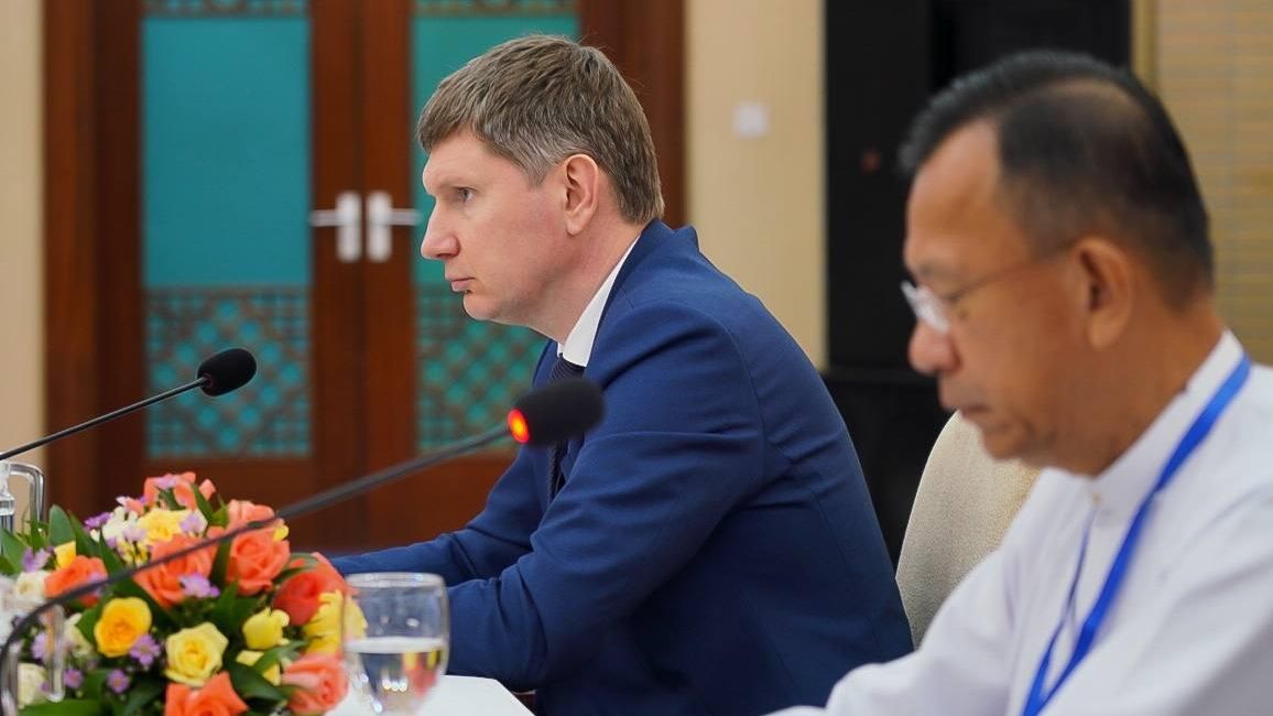 Глава Минэкономразвития РФ Максим Решетников во время российско-мьянманского бизнес-форума Глава Минэкономразвития РФ Максим Решетников во время российско-мьянманского бизнес-форума - РИА Новости, 1920, 05.12.2022