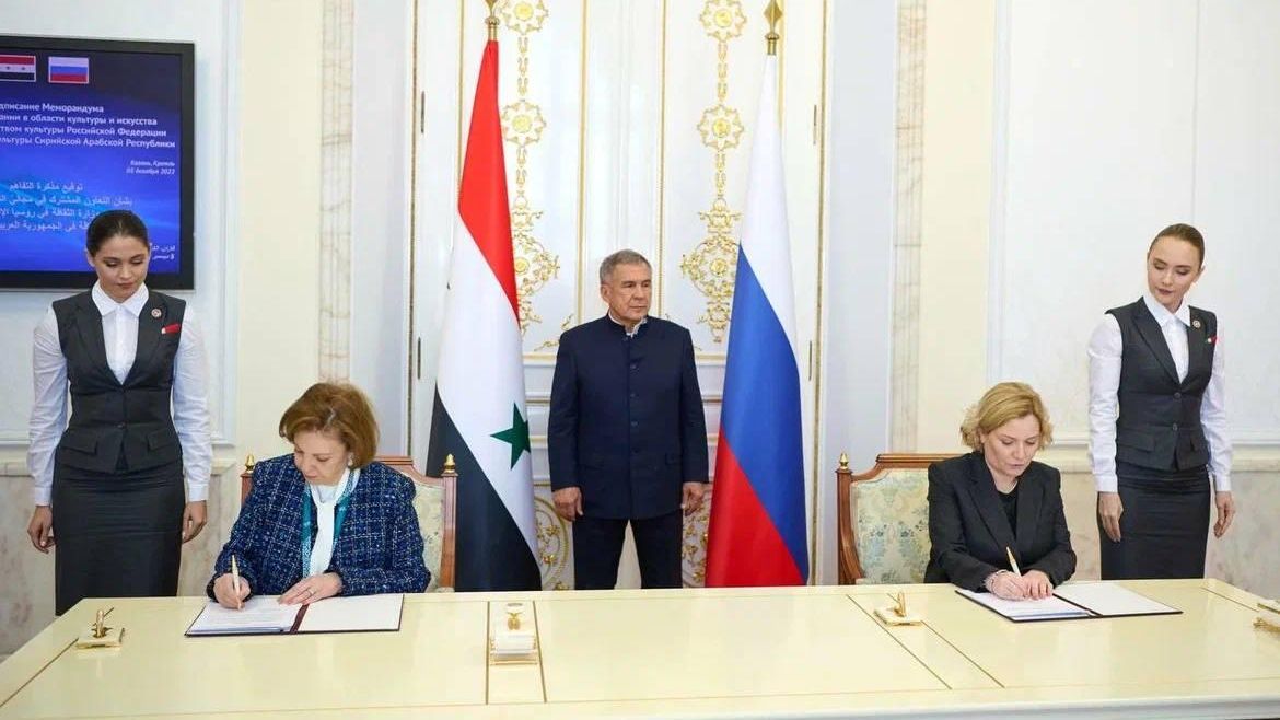 Министр культуры РФ Ольга Любимова и министр культуры Сирии Люббана Мушаввах во время подписания Меморандума о взаимопонимании в области культуры и искусства Министр культуры РФ Ольга Любимова и министр культуры Сирии Люббана Мушаввах во время подписания Меморандума о взаимопонимании в области культуры и искусства - РИА Новости, 1920, 05.12.2022