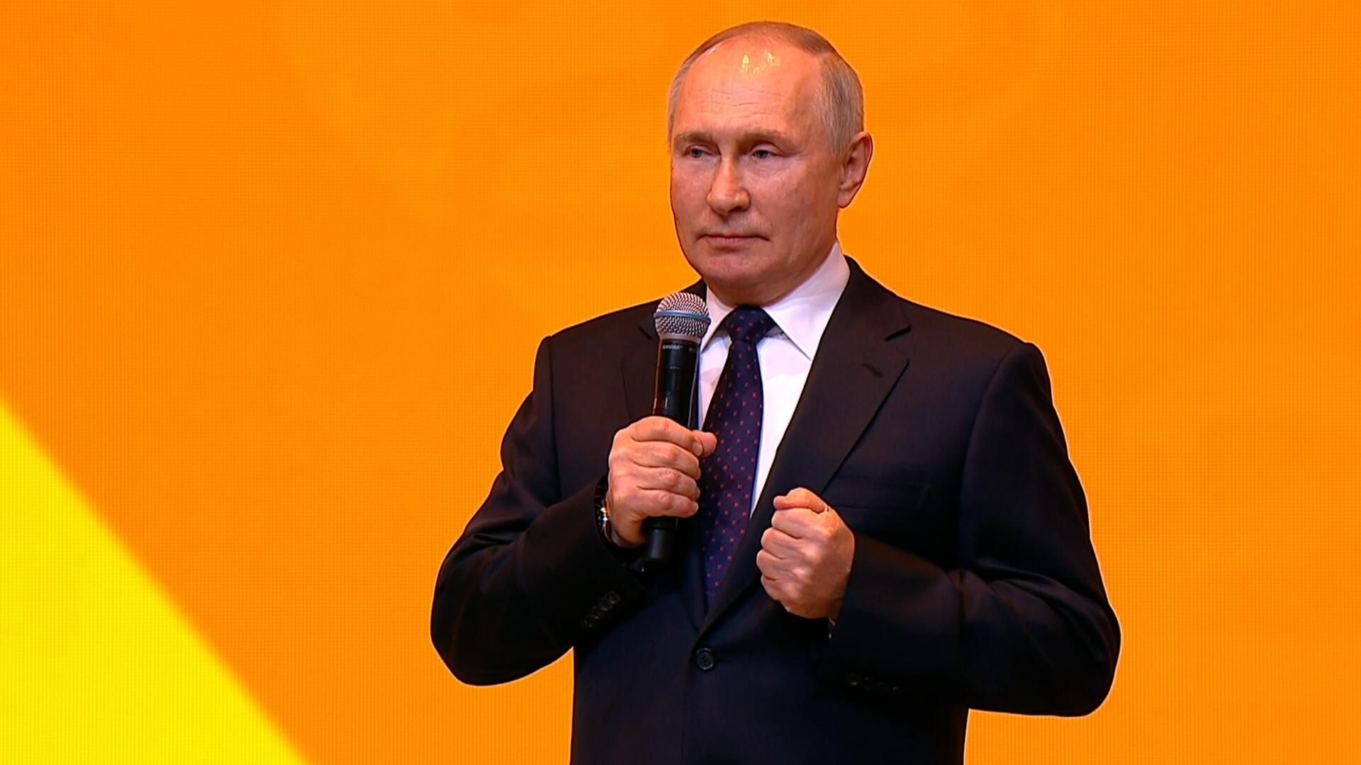 Тонко чувствуют, что кто-то нуждается в поддержке – Путин поздравил волонтеров с их днем Тонко чувствуют, что кто-то нуждается в поддержке – Путин поздравил волонтеров с их днем - РИА Новости, 1920, 05.12.2022