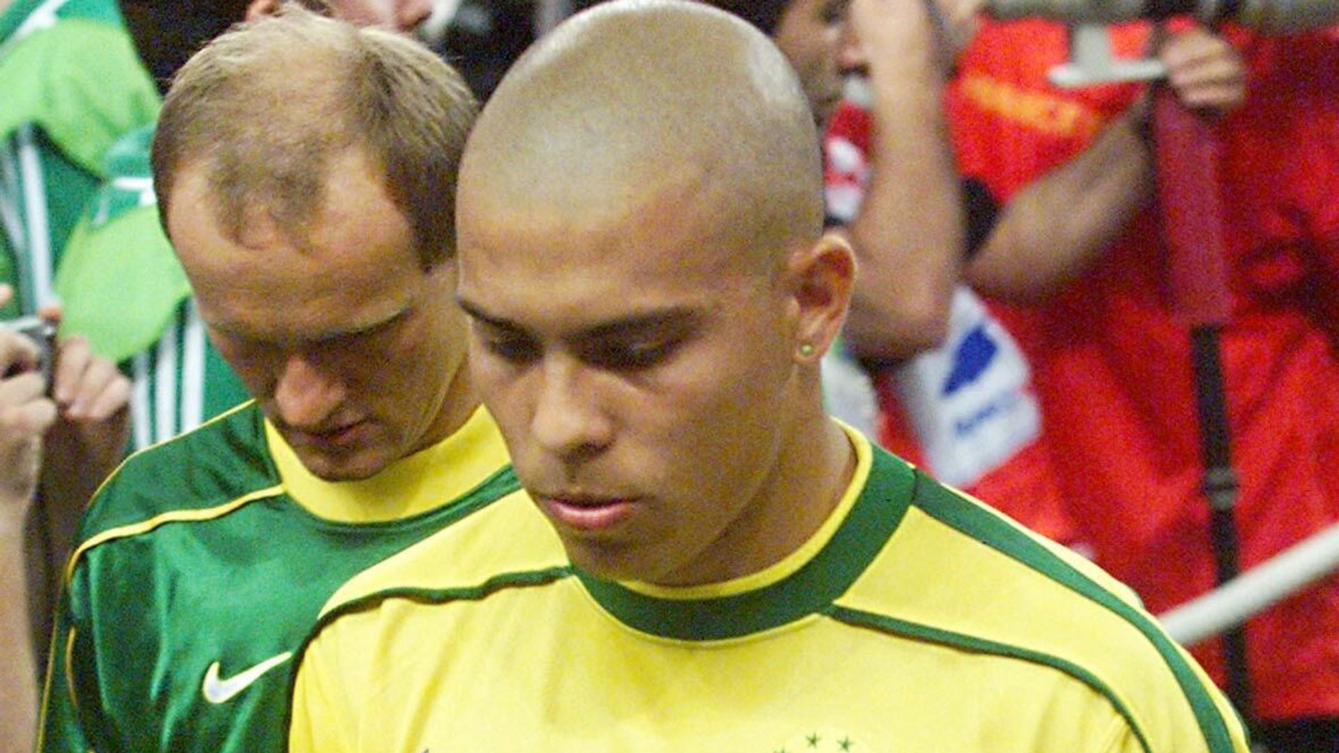 Бразильский футболист Роналдо на чемпионате мира 1998 года во Франции. Архивное фото Бразильский футболист Роналдо на чемпионате мира 1998 года во Франции. Архивное фото - РИА Новости, 1920, 07.12.2022