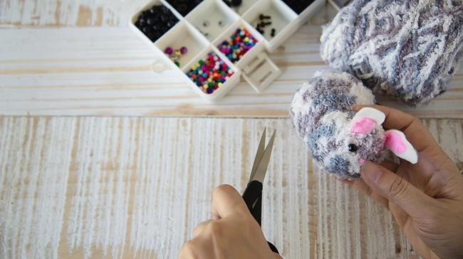 Изготовление кролика из пряжи