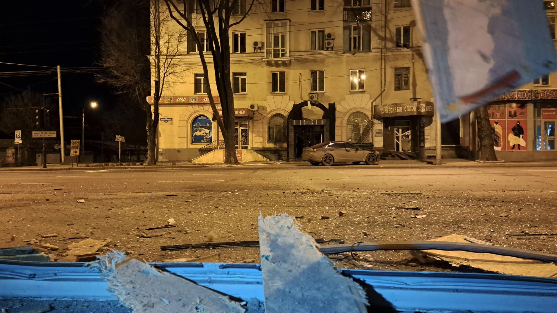 Последствия ночного обстрела Донецка из Градов Последствия ночного обстрела Донецка из Градов - РИА Новости, 1920, 08.12.2022
