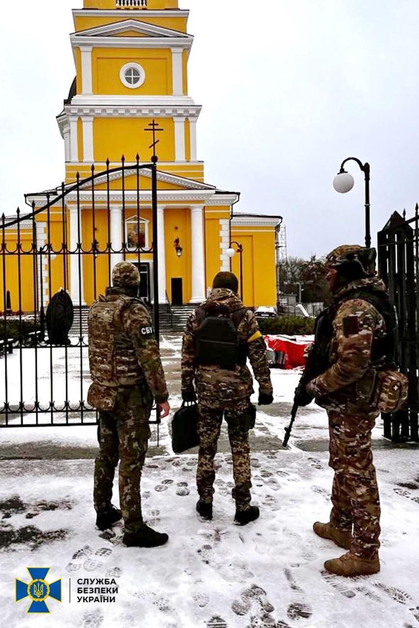 Сотрудники СБУ во время проверки на объектах канонической Украинской православной церкви (УПЦ) Сотрудники СБУ во время проверки на объектах канонической Украинской православной церкви (УПЦ) - РИА Новости, 1920, 01.03.2023