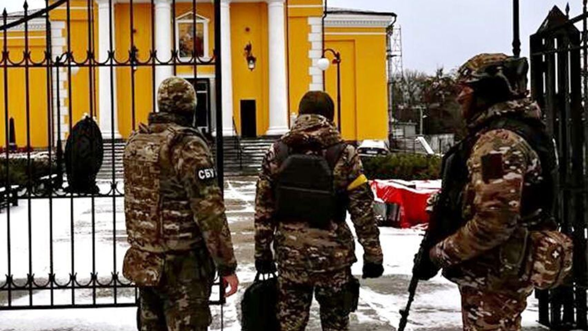 Сотрудники СБУ во время проверки на объектах канонической Украинской православной церкви (УПЦ) Сотрудники СБУ во время проверки на объектах канонической Украинской православной церкви (УПЦ) - РИА Новости, 1920, 10.12.2022