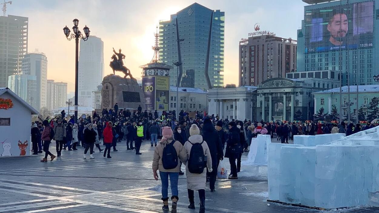 Протестующие на площади Сухэ-Батора в Улан-Баторе Протестующие на площади Сухэ-Батора в Улан-Баторе - РИА Новости, 1920, 13.12.2022