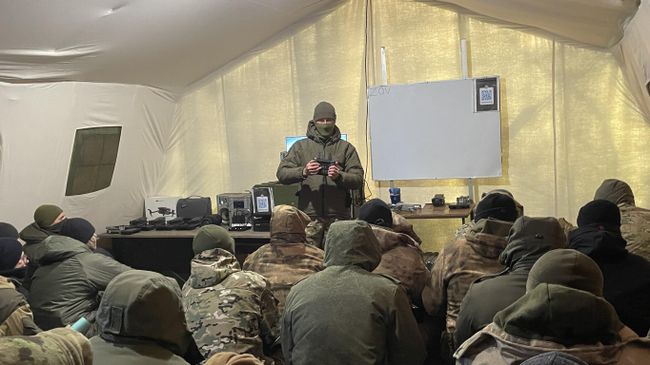 Инструктор Агат объясняет устройство пульта управления Инструктор Агат объясняет устройство пульта управления