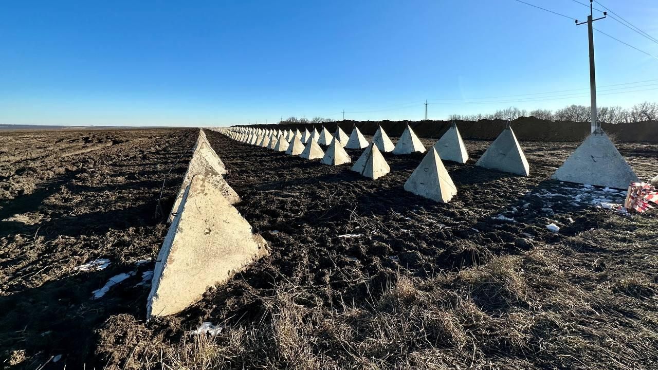 Вид на строящиеся оборонительные сооружения на границе с Украиной в Белгородской области Вид на строящиеся оборонительные сооружения на границе с Украиной в Белгородской области - РИА Новости, 1920, 30.03.2023