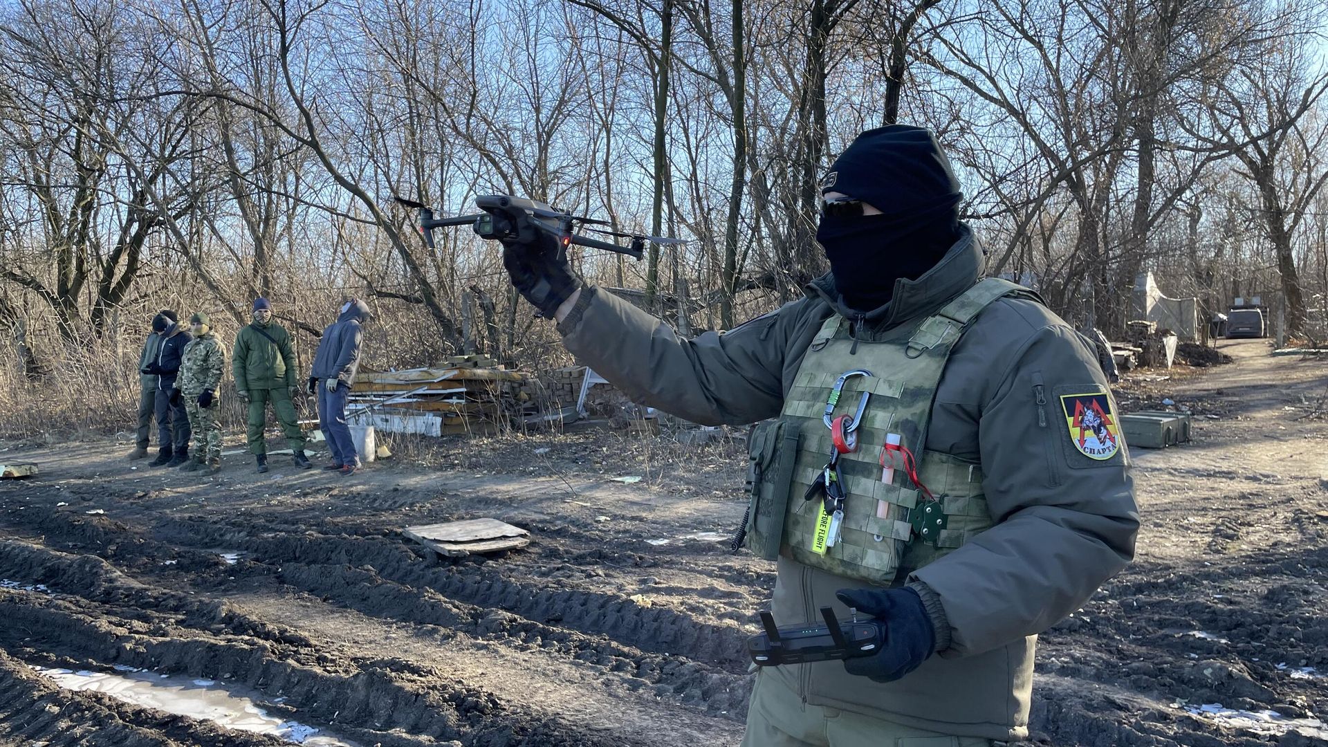 Начальник Центра беспилотных систем Инок запускает квадрокоптер с руки Начальник Центра беспилотных систем Инок запускает квадрокоптер с руки - РИА Новости, 1920, 09.12.2022