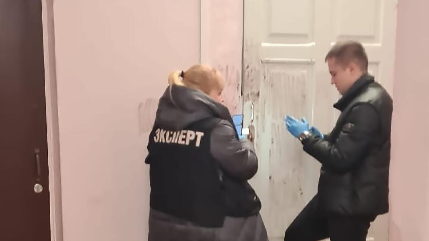 Сотрудники правоохранительных органов на месте происшествия в школе Нижневартовска Сотрудники правоохранительных органов на месте происшествия в школе Нижневартовска - РИА Новости, 1920, 08.12.2022