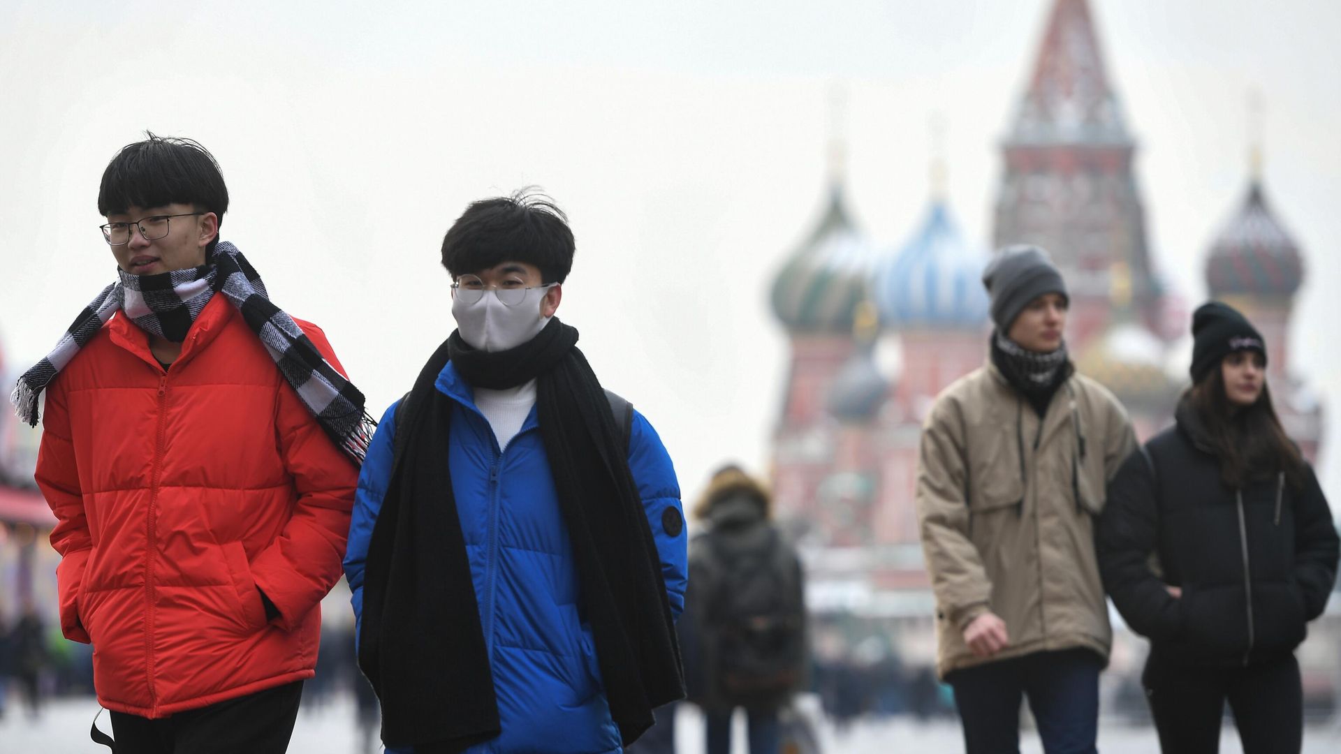 Китайские студенты на Красной площади в Москве Китайские студенты на Красной площади в Москве - РИА Новости, 1920, 13.04.2023