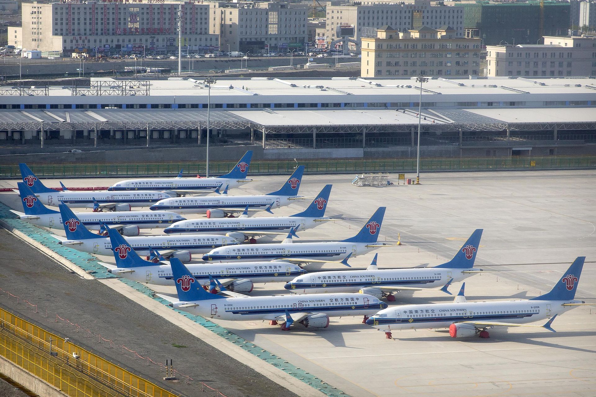 Самолеты Boeing 737 Max авиакомпании China Southern Airlines припаркованы на краю взлетно-посадочной полосы в международном аэропорту Урумчи Дивопу Самолеты Boeing 737 Max авиакомпании China Southern Airlines припаркованы на краю взлетно-посадочной полосы в международном аэропорту Урумчи Дивопу - РИА Новости, 1920, 25.11.2024