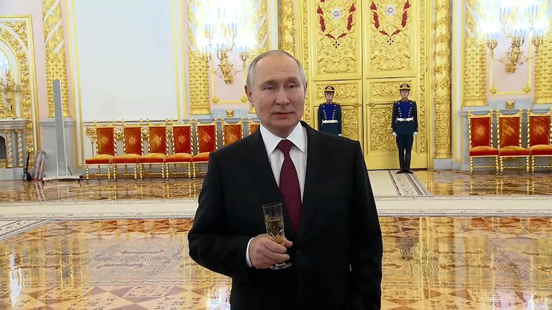Путин: Все бредни информационного противостояния должны остаться в стороне Путин: Все бредни информационного противостояния должны остаться в стороне - РИА Новости, 1920, 08.12.2022