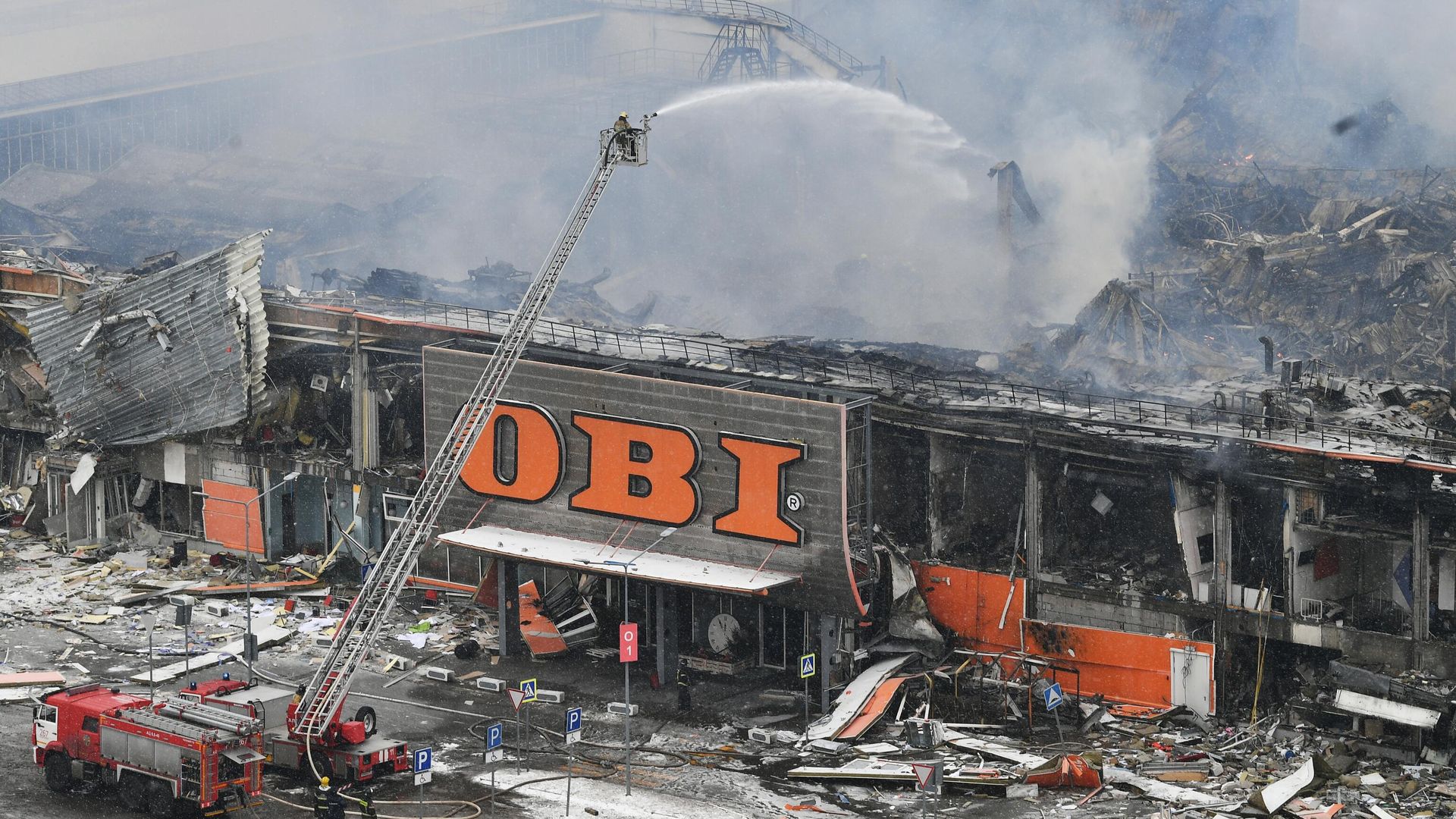 Тушение пожара в магазине OBI на территории торгового центра МЕГА Химки Тушение пожара в магазине OBI на территории торгового центра МЕГА Химки - РИА Новости, 1920, 15.12.2022