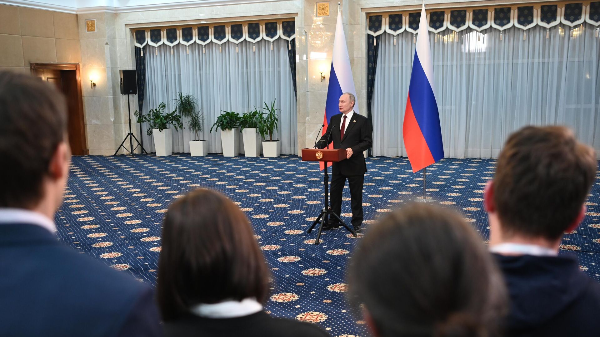 Президент РФ Владимир Путин отвечает на вопросы журналистов на саммите стран - участниц Евразийского экономического союза в Бишкеке. 9 ноября 2022 Президент РФ Владимир Путин отвечает на вопросы журналистов на саммите стран - участниц Евразийского экономического союза в Бишкеке. 9 ноября 2022 - РИА Новости, 1920, 09.12.2022