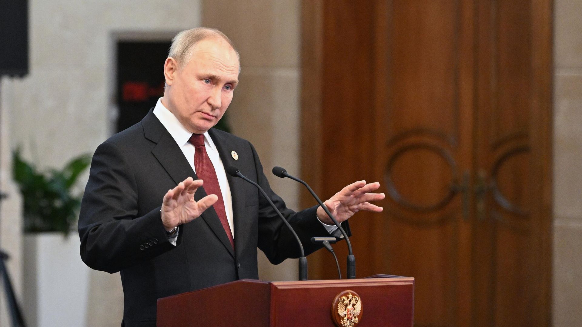 Президент РФ Владимир Путин отвечает на вопросы журналистов на саммите стран - участниц Евразийского экономического союза в Бишкеке Президент РФ Владимир Путин отвечает на вопросы журналистов на саммите стран - участниц Евразийского экономического союза в Бишкеке - РИА Новости, 1920, 09.12.2022