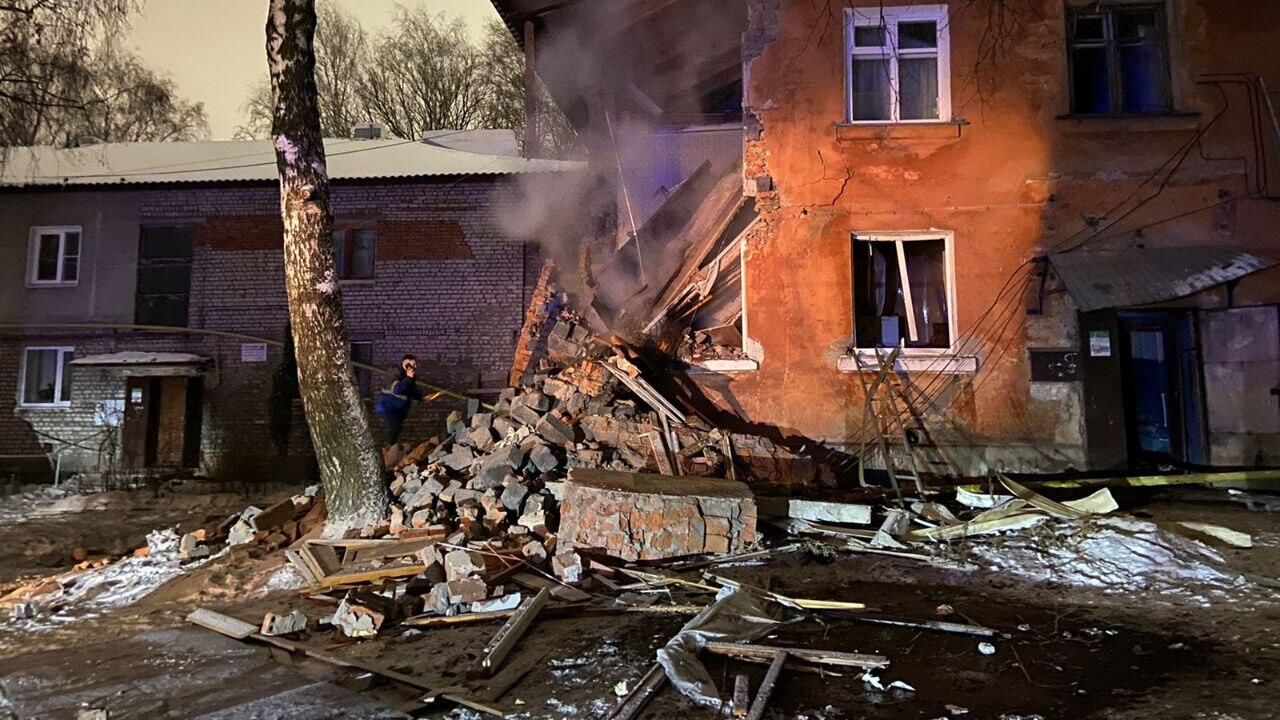 На месте частичного обрушения двухэтажного дома в Рязани На месте частичного обрушения двухэтажного дома в Рязани - РИА Новости, 1920, 15.05.2023