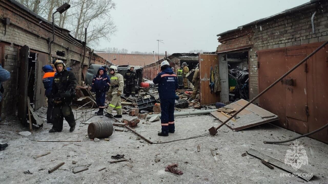 На месте взрыва газа в гаражном кооперативе в Новосибирске На месте взрыва газа в гаражном кооперативе в Новосибирске - РИА Новости, 1920, 10.12.2022