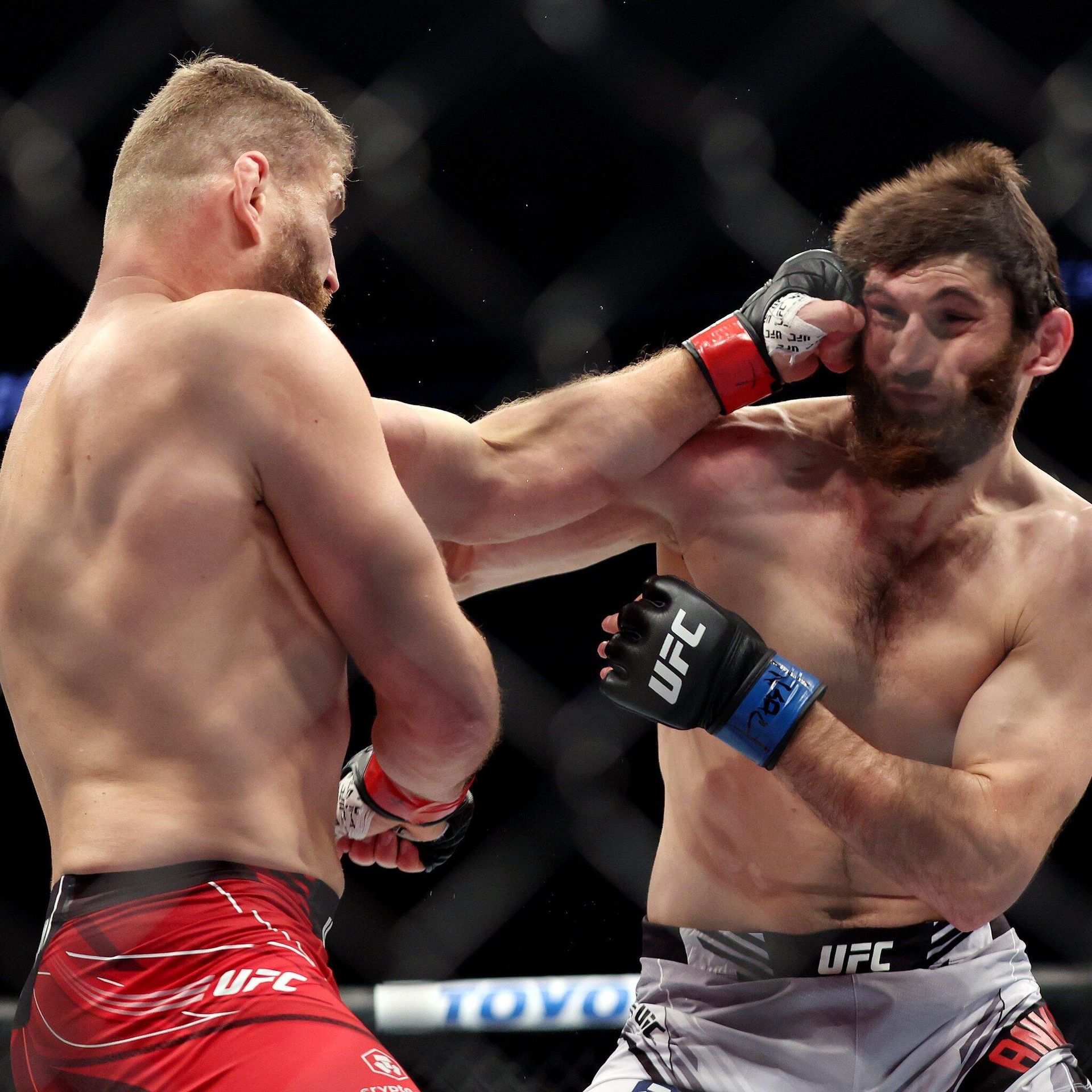 Ян Блахович и Магомед Анкалаев на UFC 282 Ян Блахович и Магомед Анкалаев на UFC 282 - РИА Новости, 1920, 11.12.2022
