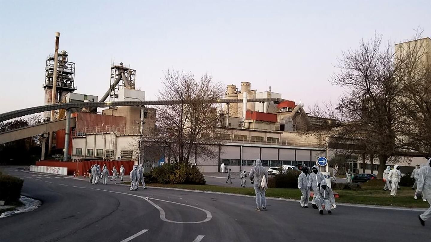 Экоактивисты на заводе La Malle, принадлежащем компании Lafarge Экоактивисты на заводе La Malle, принадлежащем компании Lafarge - РИА Новости, 1920, 12.12.2022