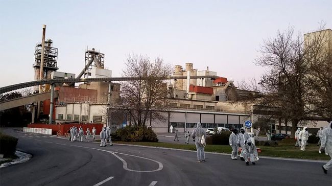 Экоактивисты на заводе La Malle, принадлежащем компании Lafarge
