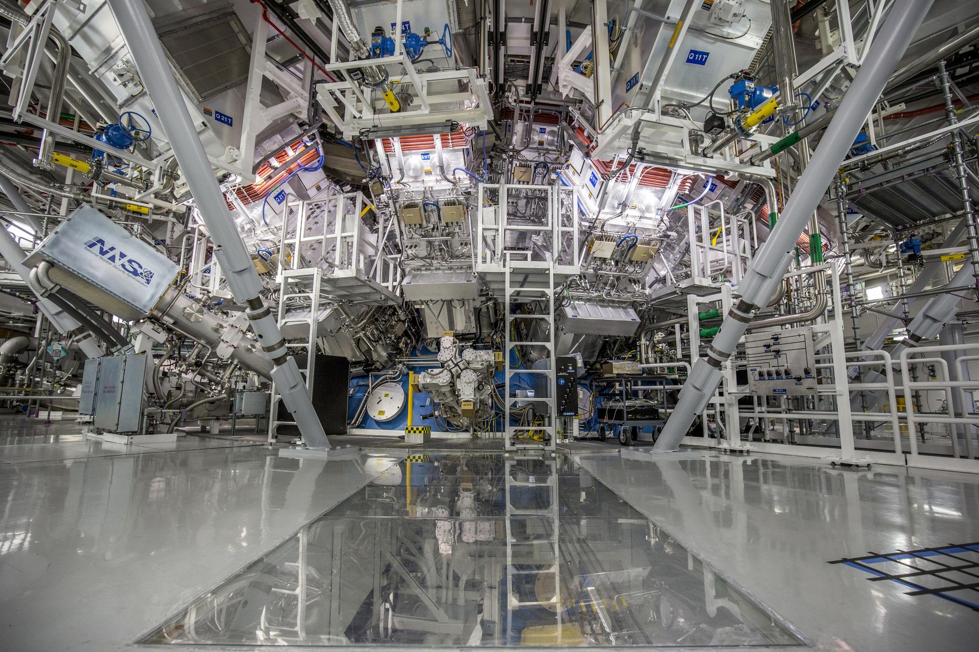 Часть установки, в которой была запущена реакция синтеза Часть установки, в которой была запущена реакция синтеза - РИА Новости, 1920, 14.02.2024