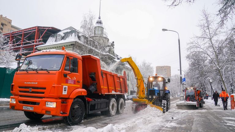 Ликвидация последствий снегопада в Москве Ликвидация последствий снегопада в Москве