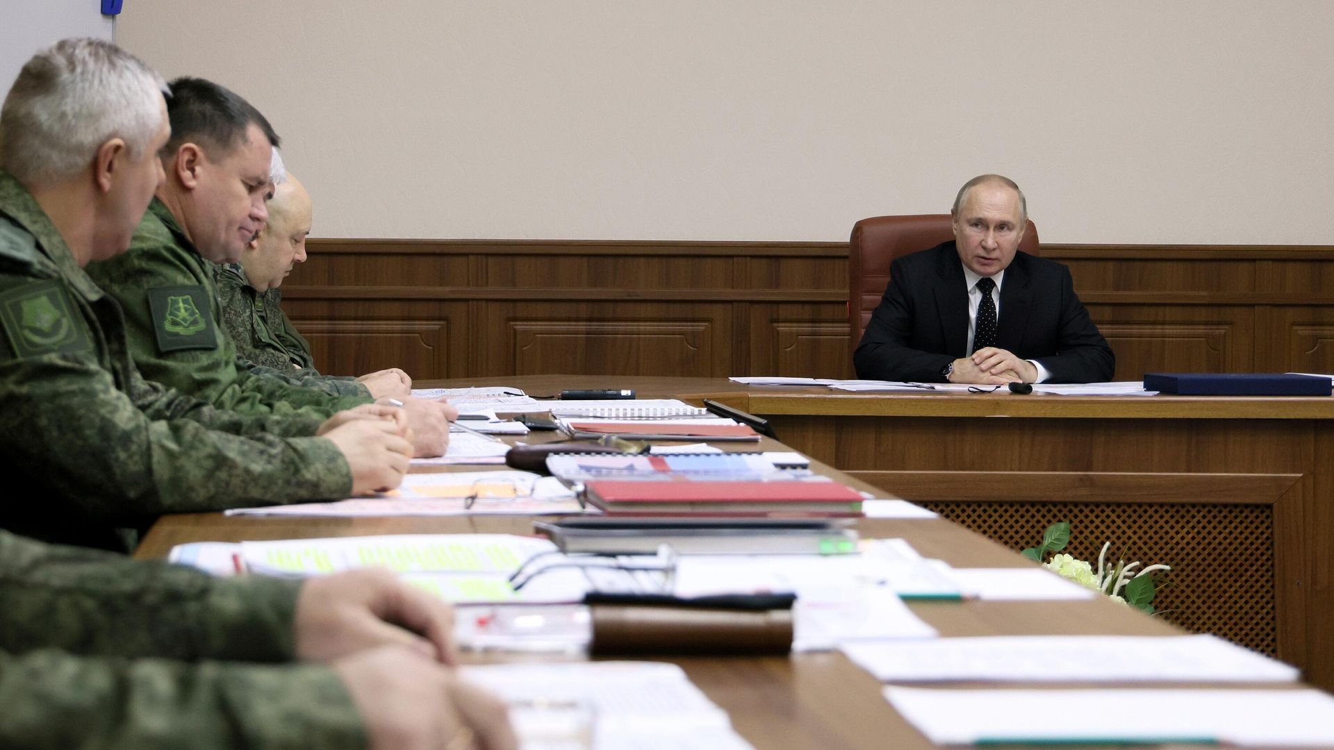 Президент РФ Владимир Путин во время посещения объединённого штаба родов войск, задействованных в СВО Президент РФ Владимир Путин во время посещения объединённого штаба родов войск, задействованных в СВО - РИА Новости, 1920, 17.12.2022