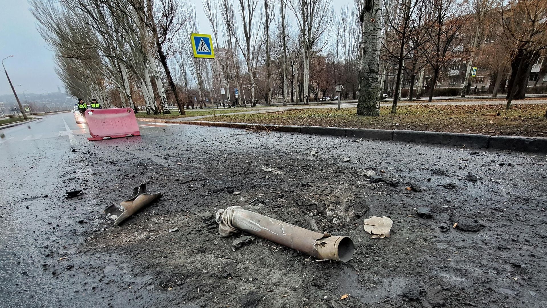Фрагмент разорвавшегося снаряда после обстрела Донецка со стороны ВСУ Фрагмент разорвавшегося снаряда после обстрела Донецка со стороны ВСУ - РИА Новости, 1920, 06.02.2023
