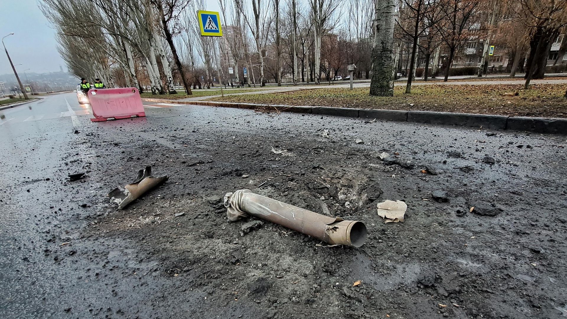 Фрагмент разорвавшегося снаряда после обстрела Донецка со стороны ВСУ Фрагмент разорвавшегося снаряда после обстрела Донецка со стороны ВСУ - РИА Новости, 1920, 21.01.2023