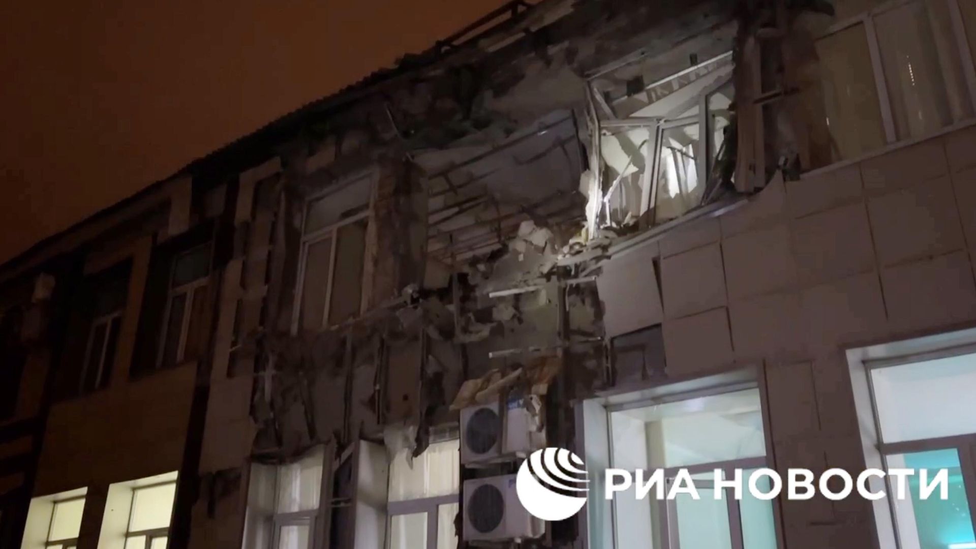 Последствия обстрела больницы в Донецке. Кадр видео Последствия обстрела больницы в Донецке. Кадр видео - РИА Новости, 1920, 18.12.2022