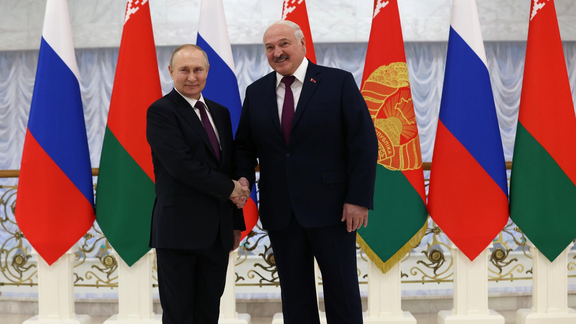 Президент РФ Владимир Путин и президент Белоруссии Александр Лукашенко Президент РФ Владимир Путин и президент Белоруссии Александр Лукашенко - РИА Новости, 1920, 16.02.2023