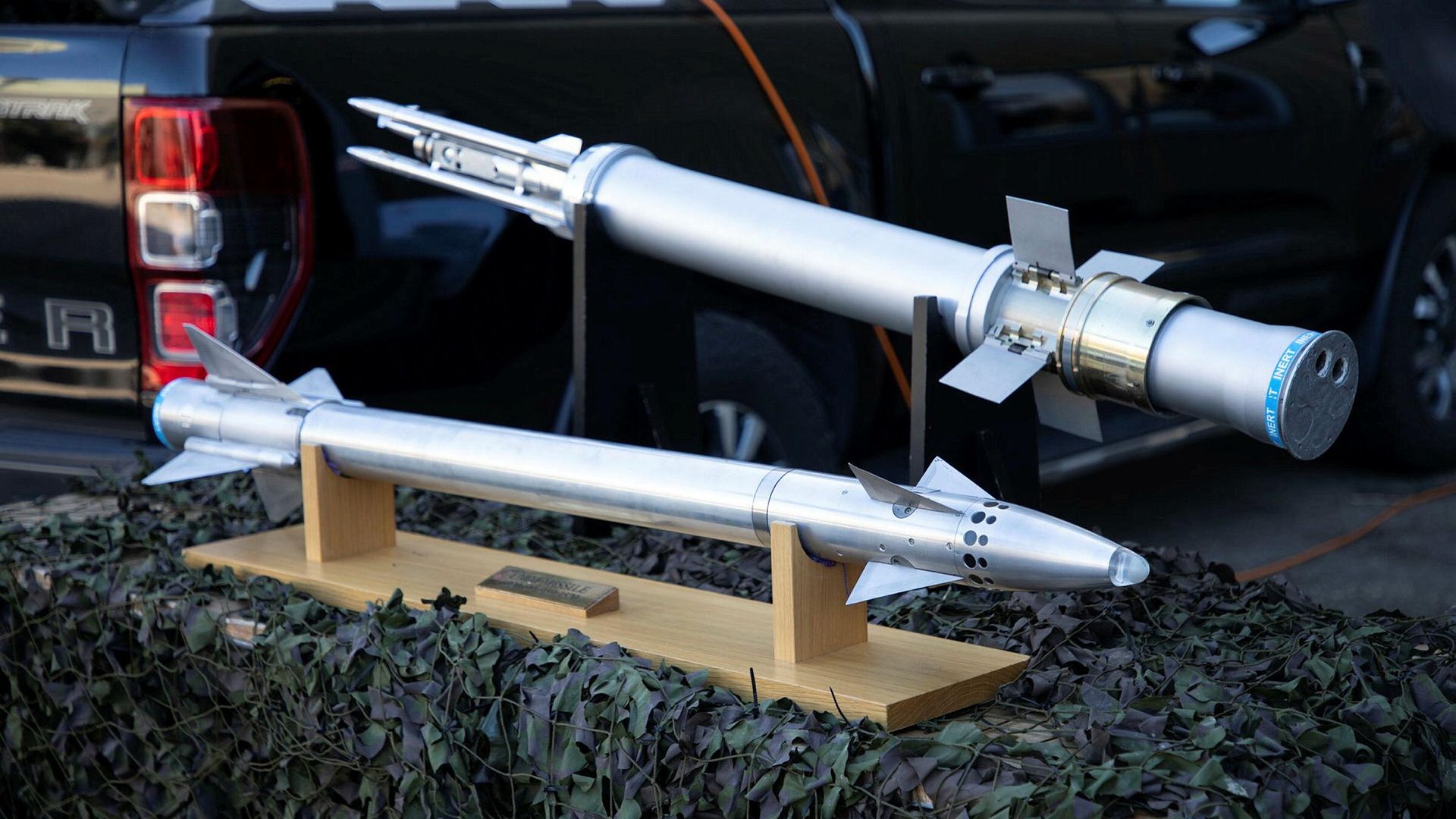Ракета Martlet для ПЗРК Starstreak (внизу) Ракета Martlet для ПЗРК Starstreak (внизу) - РИА Новости, 1920, 06.09.2024
