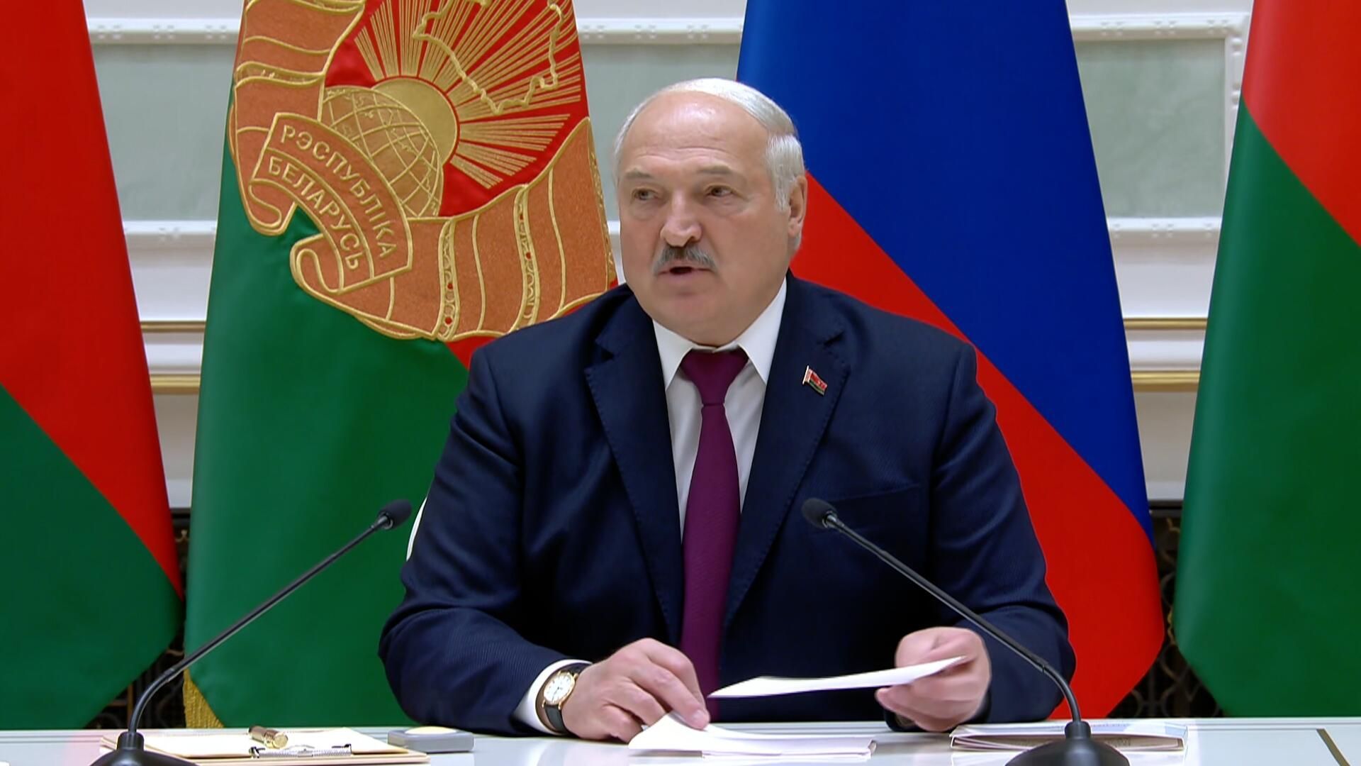 Лукашенко: С-400 и комплекс Искандер, переданные Россией, поставлены на боевое дежурство Лукашенко: С-400 и комплекс Искандер, переданные Россией, поставлены на боевое дежурство - РИА Новости, 1920, 19.12.2022