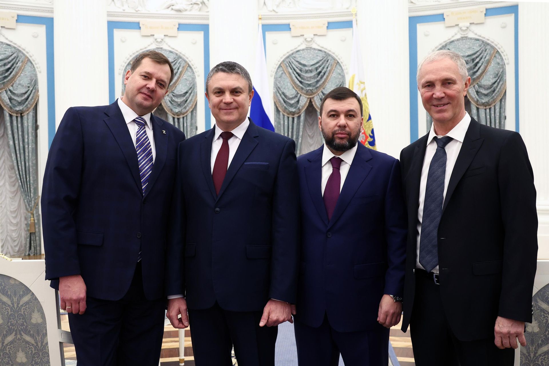 Евгений Балицкий, Леонид Пасечник, Денис Пушилин и Владимир Сальдо перед церемонией вручения президентом РФ Владимиром Путиным государственных наград Евгений Балицкий, Леонид Пасечник, Денис Пушилин и Владимир Сальдо перед церемонией вручения президентом РФ Владимиром Путиным государственных наград - РИА Новости, 1920, 22.02.2023