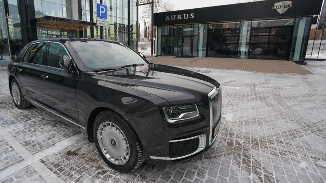 Седан Aurus Senat в первом дилерском центре российского люксового бренда Aurus Aurus Автодом Санкт-Петербург