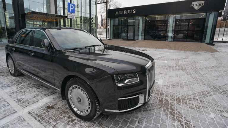Седан Aurus Senat в первом дилерском центре российского люксового бренда Aurus Aurus Автодом Санкт-Петербург