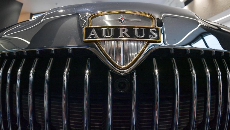Седан Aurus Senat в первом дилерском центре российского люксового бренда Aurus  Aurus Автодом Санкт-Петербург