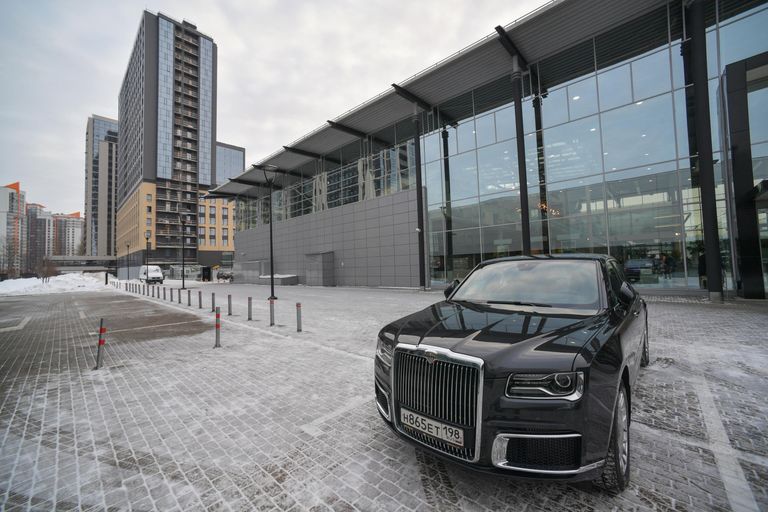 Седан Aurus Senat в первом дилерском центре российского люксового бренда Aurus Aurus Автодом Санкт-Петербург Седан Aurus Senat в первом дилерском центре российского люксового бренда Aurus Aurus Автодом Санкт-Петербург