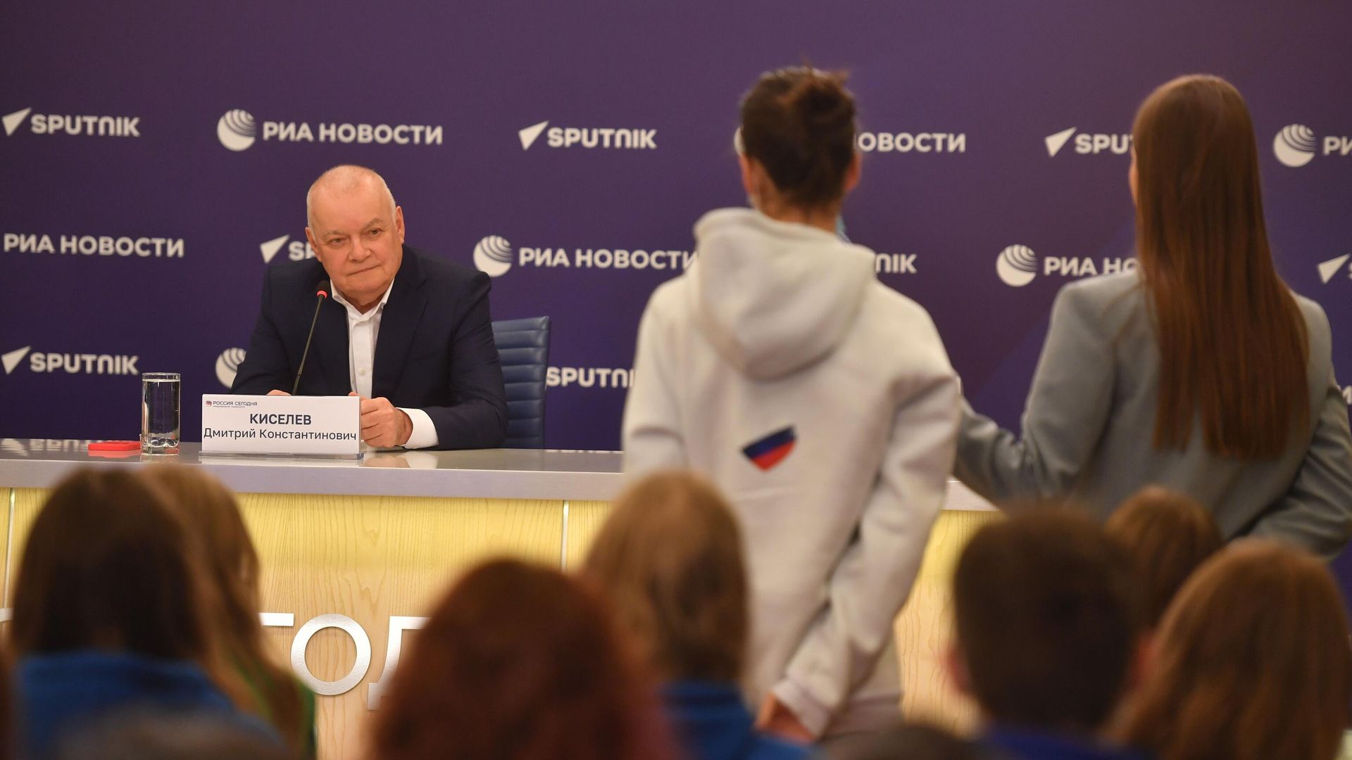 Дмитрий Киселев встретился с участниками Движения первых Дмитрий Киселев встретился с участниками Движения первых - РИА Новости, 1920, 20.12.2022