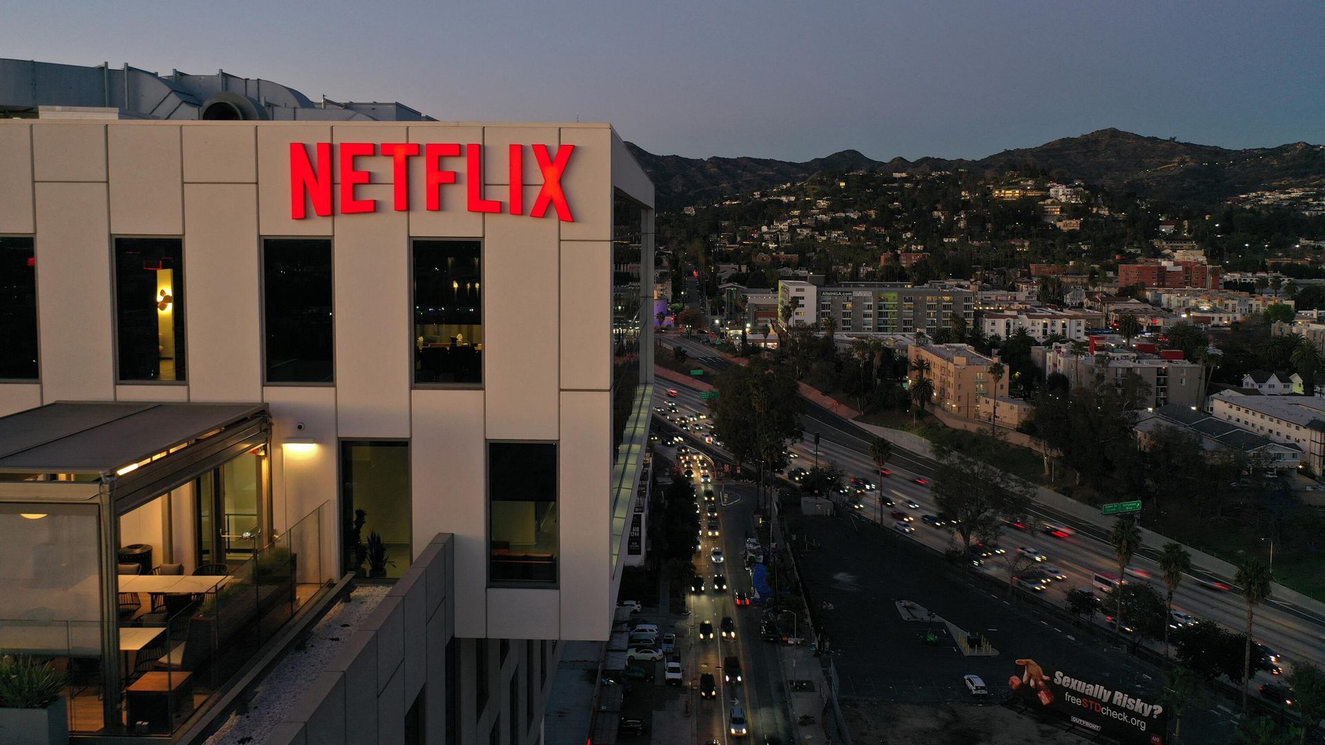 Здание компании Netflix в Голливуде Здание компании Netflix в Голливуде - РИА Новости, 1920, 22.12.2022